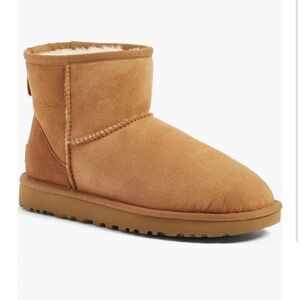 UGG Classic Mini II Genuine Shearling Lined Boot Women’s size 7